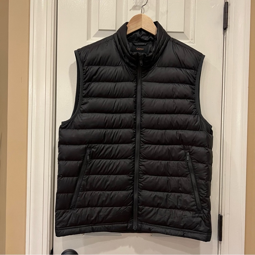 Like New Quince Men’s Lightweight Down Packable Puffer Vest Black Size Large